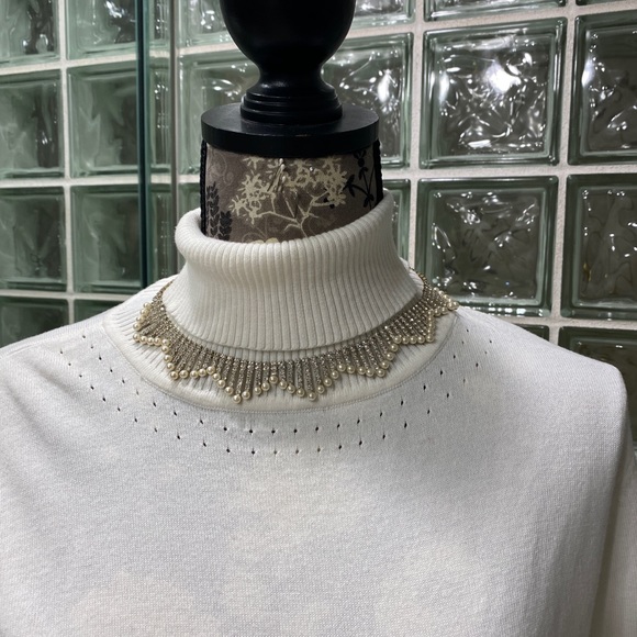 Necklaces - Picture 9 of 15